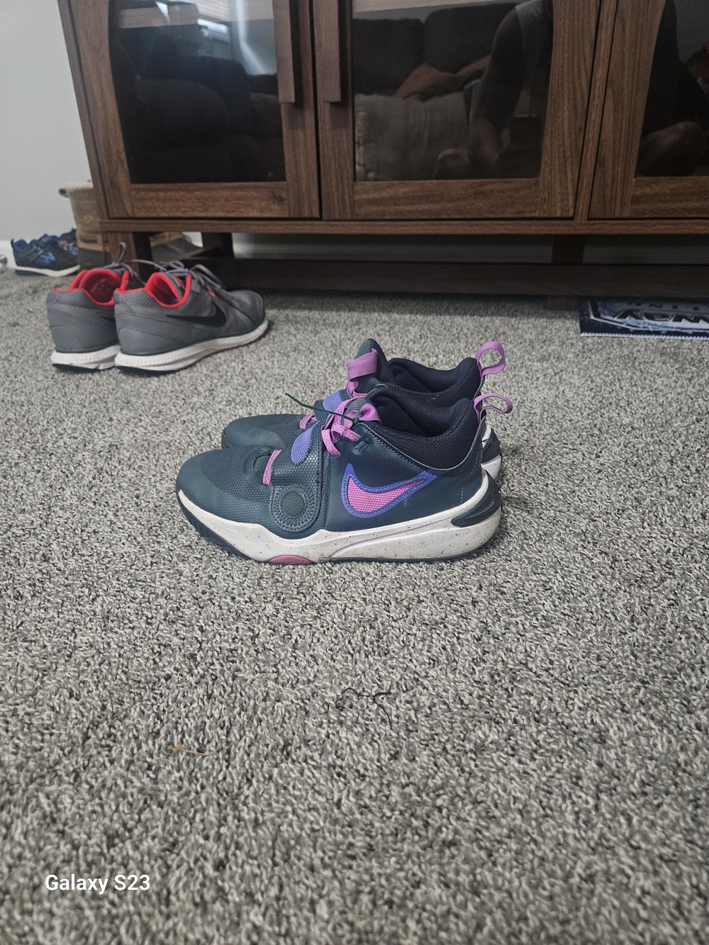 Nike Team Hustle D 11 Basketball Shoes Youth Size 5Y Women's 6.5